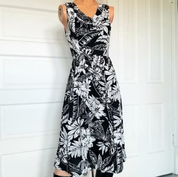 Liza Luxe Dresses & Skirts - Modcloth cowl neck B&W Hawaiian-print dress